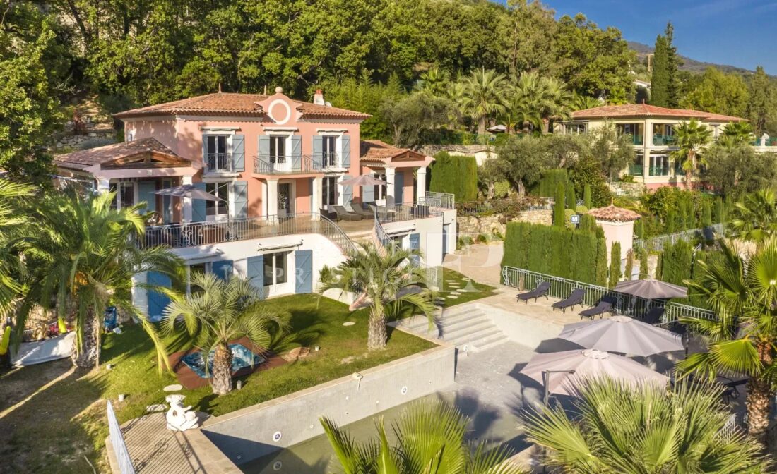 GRASSE : A Stunning luxury villa with Panoramic views in a gated domain