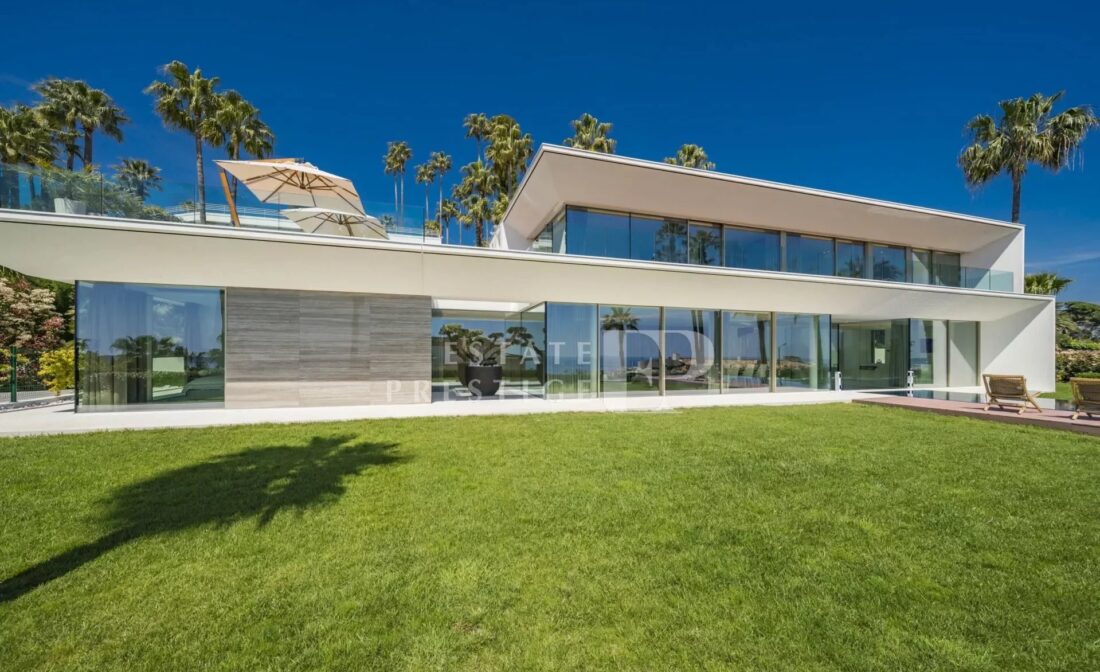CANNES – Superb contemporary villa with panoramic sea views