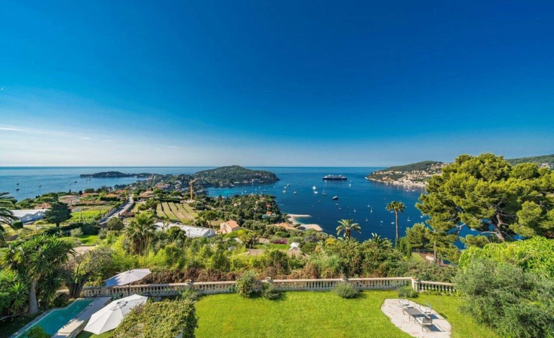 VILLEFRANCHE-SUR-MER : Villa Art Déco avec Vue Panoramique sur la Mer