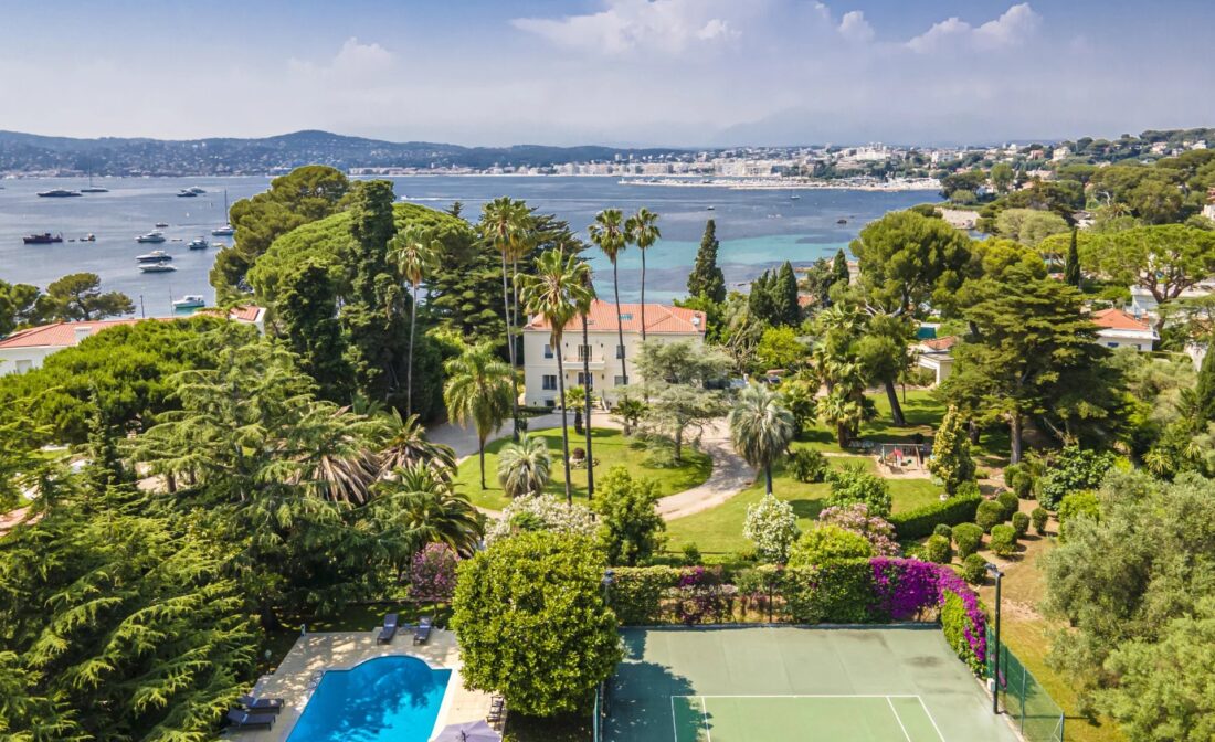 CAP D’ANTIBES – Sumptuous property facing the sea