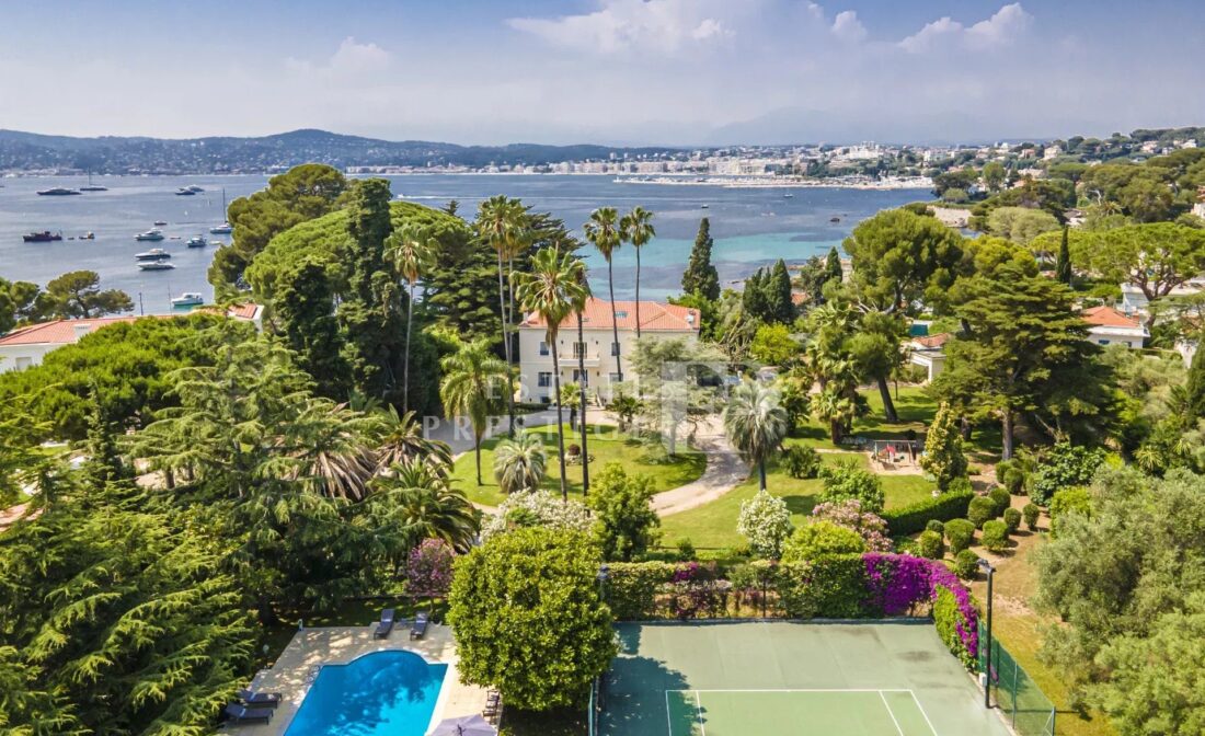 CAP D’ANTIBES – Sumptuous property facing the sea