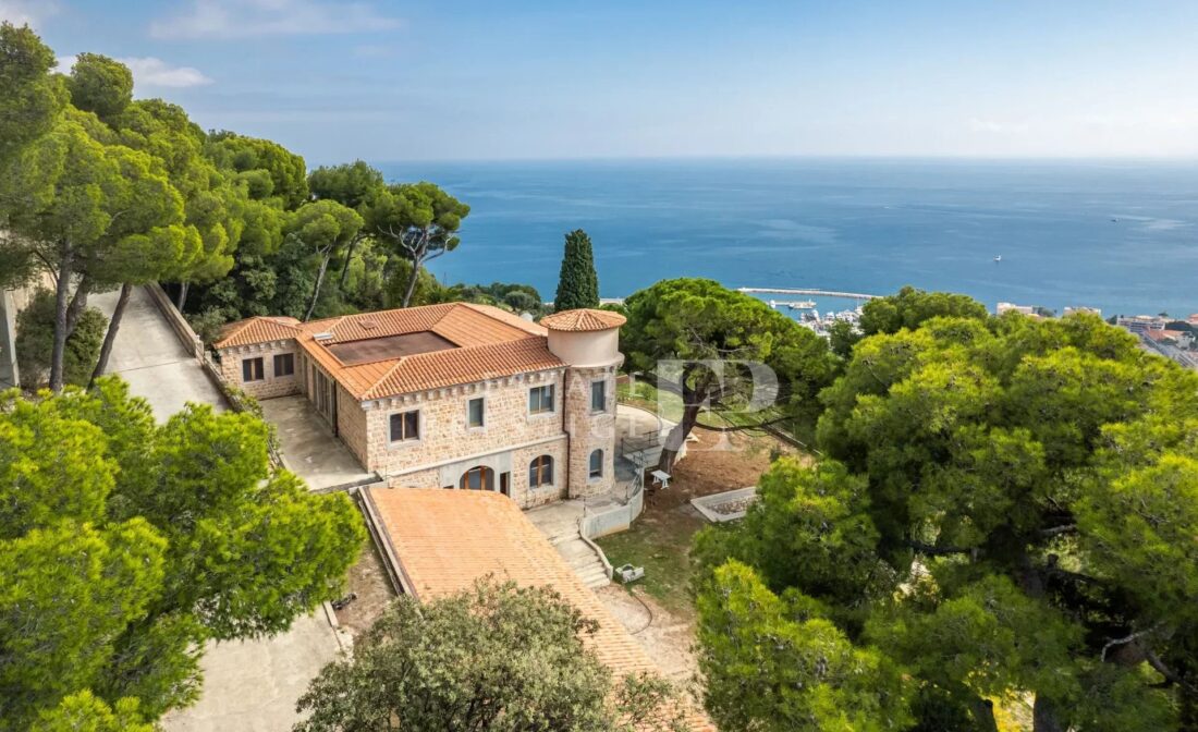 VILLEFRANCHE SUR MER – Недвижимость для ремонта с потрясающим видом на Средиземное море!