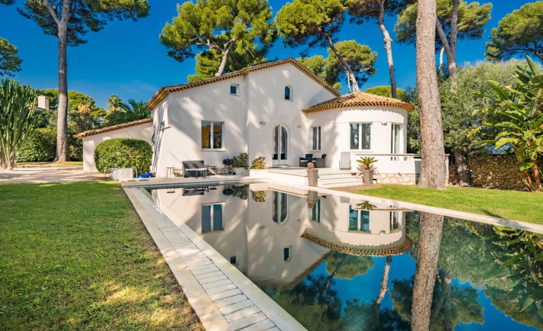 CAP D’ANTIBES – Beautiful Provencal villa with sea view