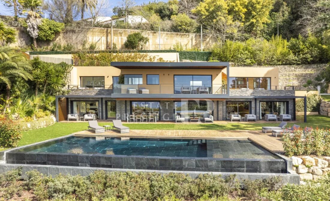 CANNES CALIFORNIE – Modern villa with sea views