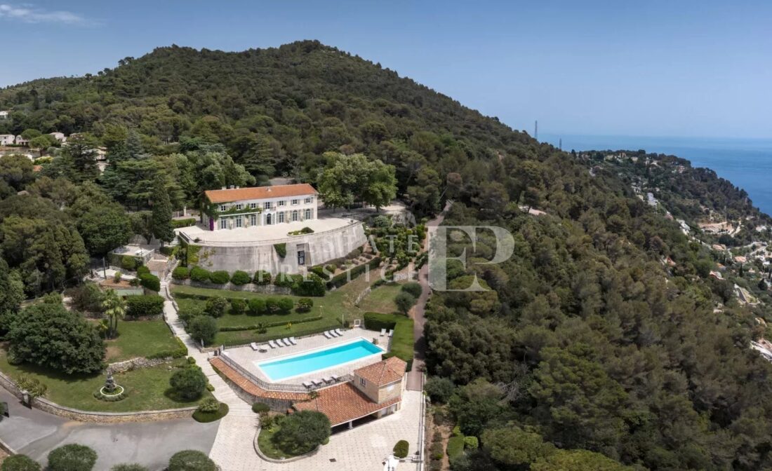 10 minutes from Monaco and 5 minutes from Nice: exceptional 3-hectare estate with a helicopter landing pad.