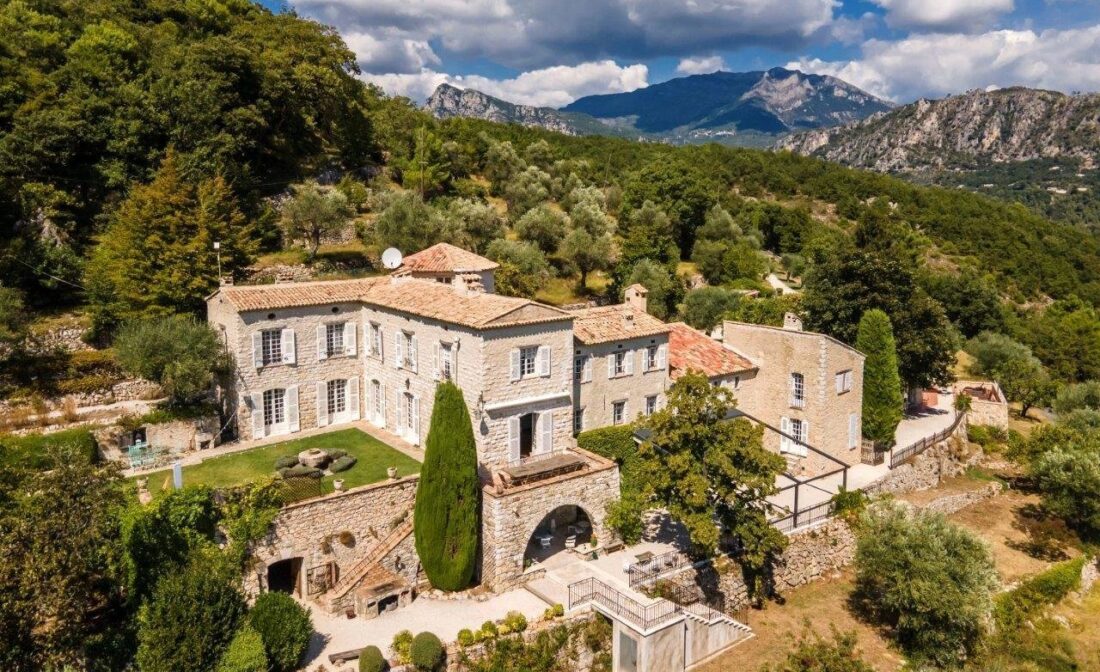 NICE  – Magnifique château avec vue dégagée