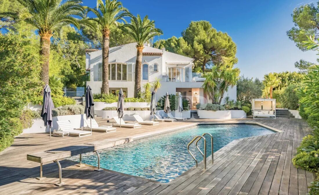 CANNES – Villa with beautiful sea view