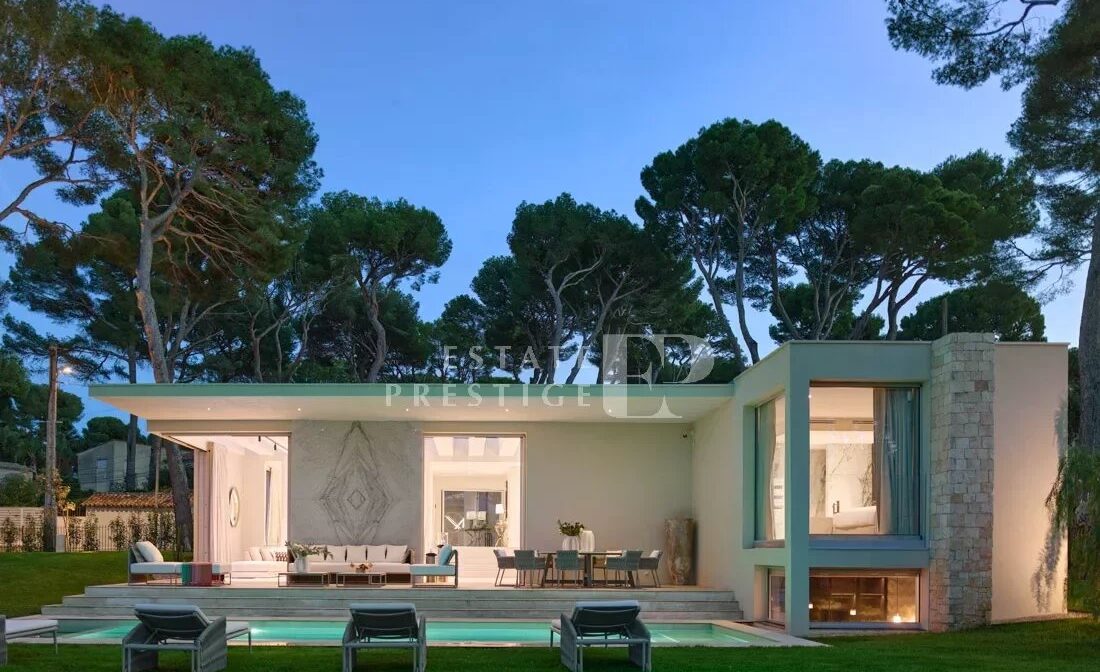 CAP D’ANTIBES – Flott Moderne Villa naerme Stranden