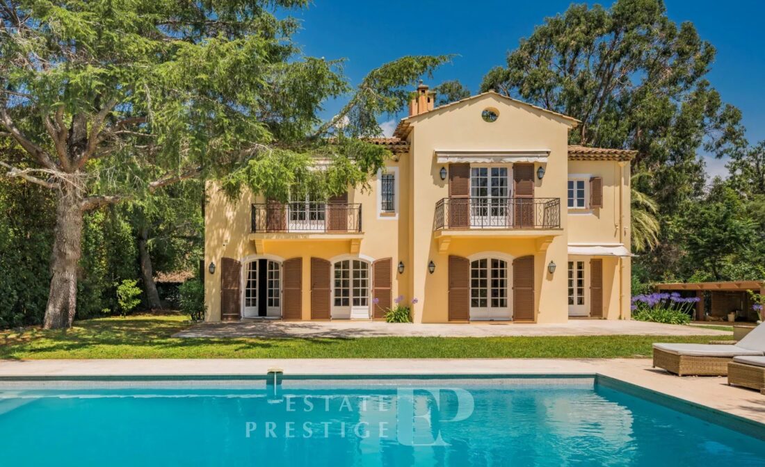 SAINT-JEAN-CAP-FERRAT – Charming Villa with Pool and Flat Garden