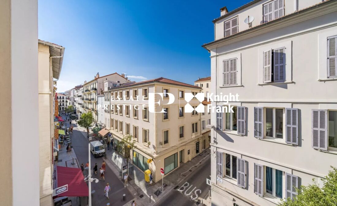 CANNES CENTRE – Appartement 4 pièces entièrement rénové en plein centre de Cannes