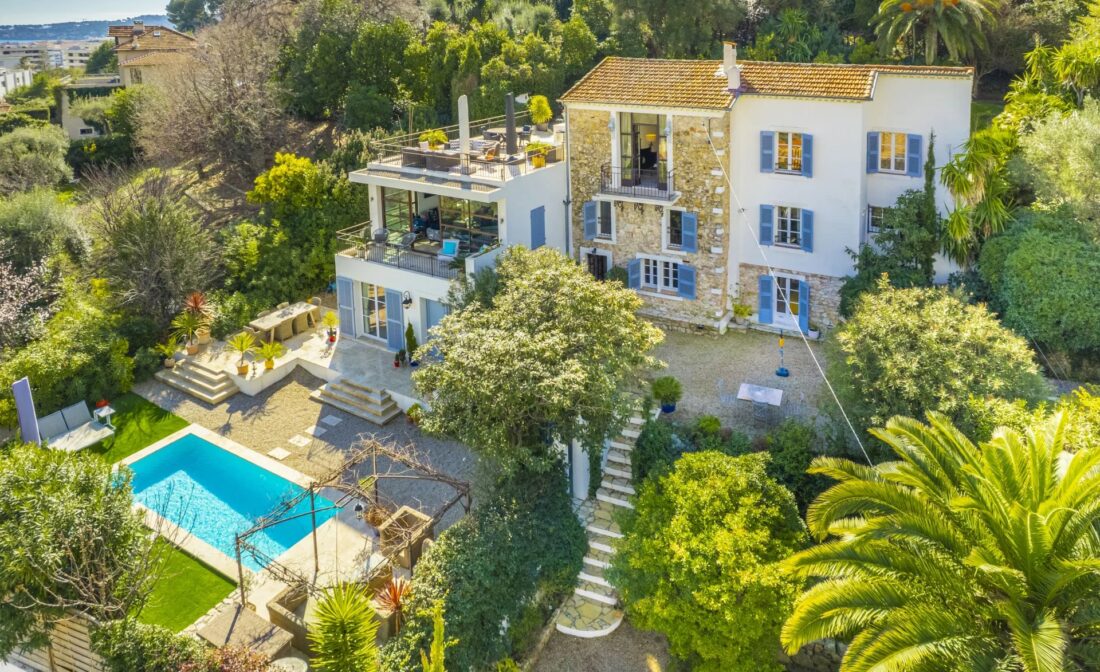 ANTIBES: Belle Bastide avec vue exceptionnelle sur la mer et les Alpes!