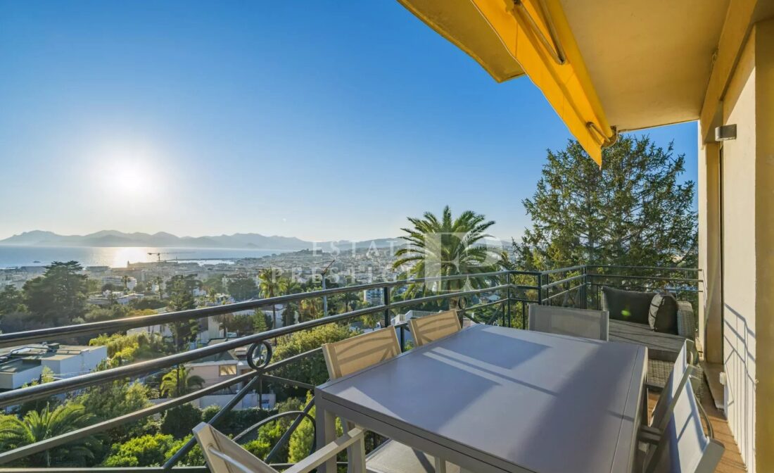 CANNES CALIFORNIE – Rare 5 bedrooms apartment with panoramic sea views