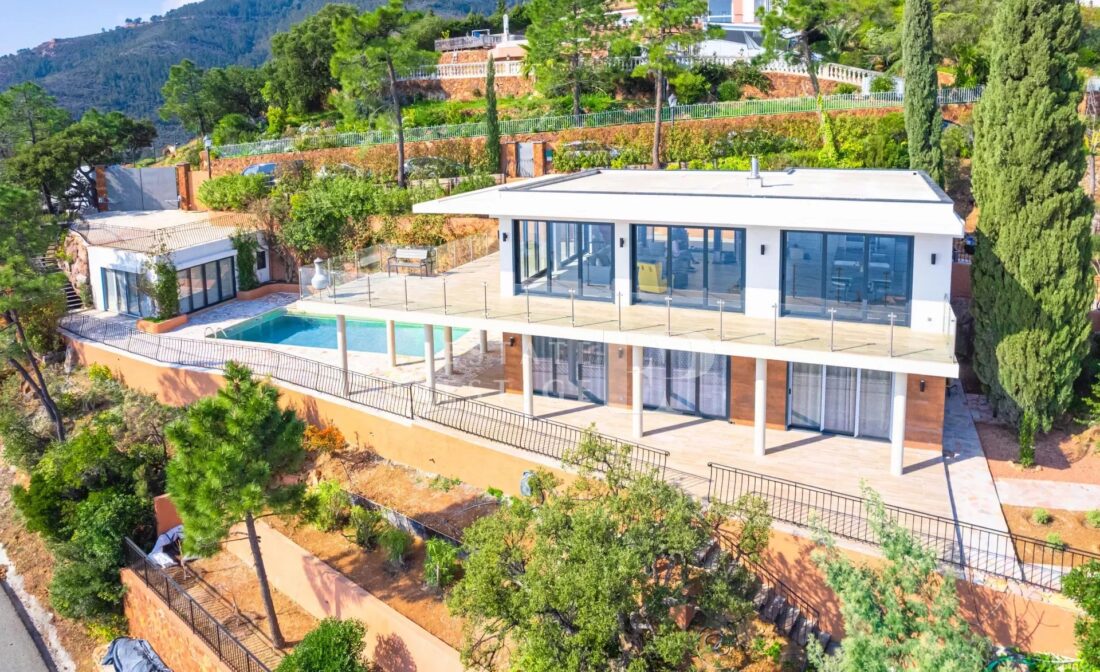 THEOULE-SUR-MER TRAYAS – Moderne villa med Panoramautsikt over sjøen over Cannes-bukten og Estérel