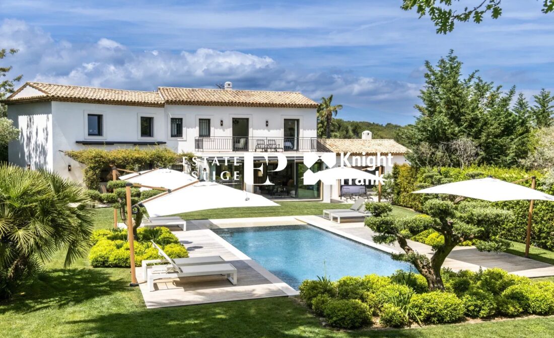 MOUGINS –  Flott neo-provençalsk villa