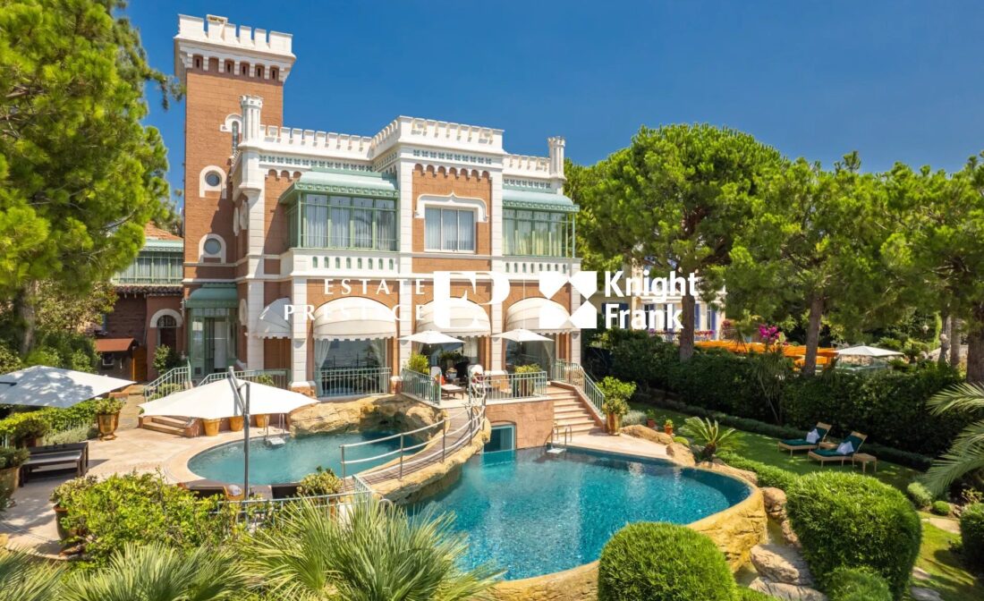 CAP D’ANTIBES : An Iconic Waterfront Villa on Cap d’Antibes