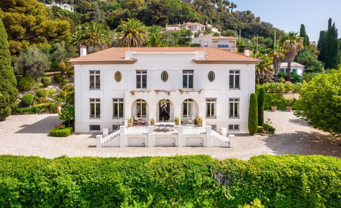 GRASSE – A stunning estate offering exceptional panoramic views