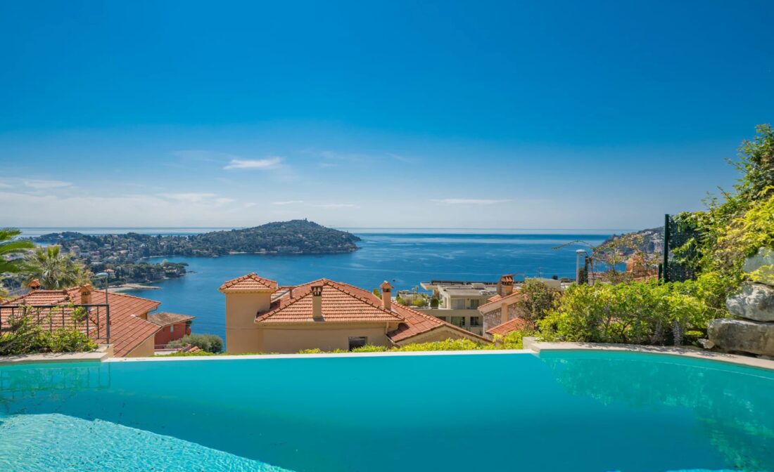 VILLEFRANCHE SUR MER – Villa de charme avec vue mer