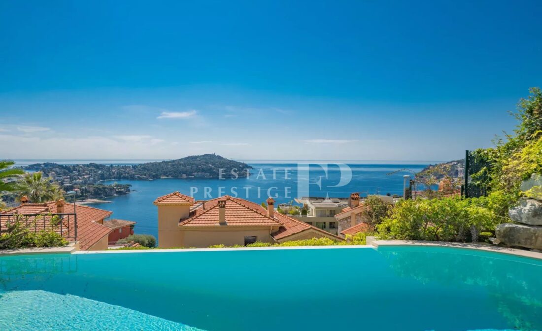 VILLEFRANCHE SUR MER – Charming villa with sea view