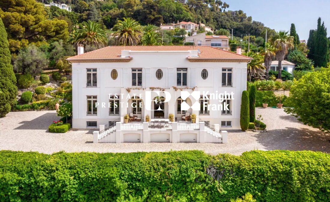 GRASSE – A stunning estate offering exceptional panoramic views