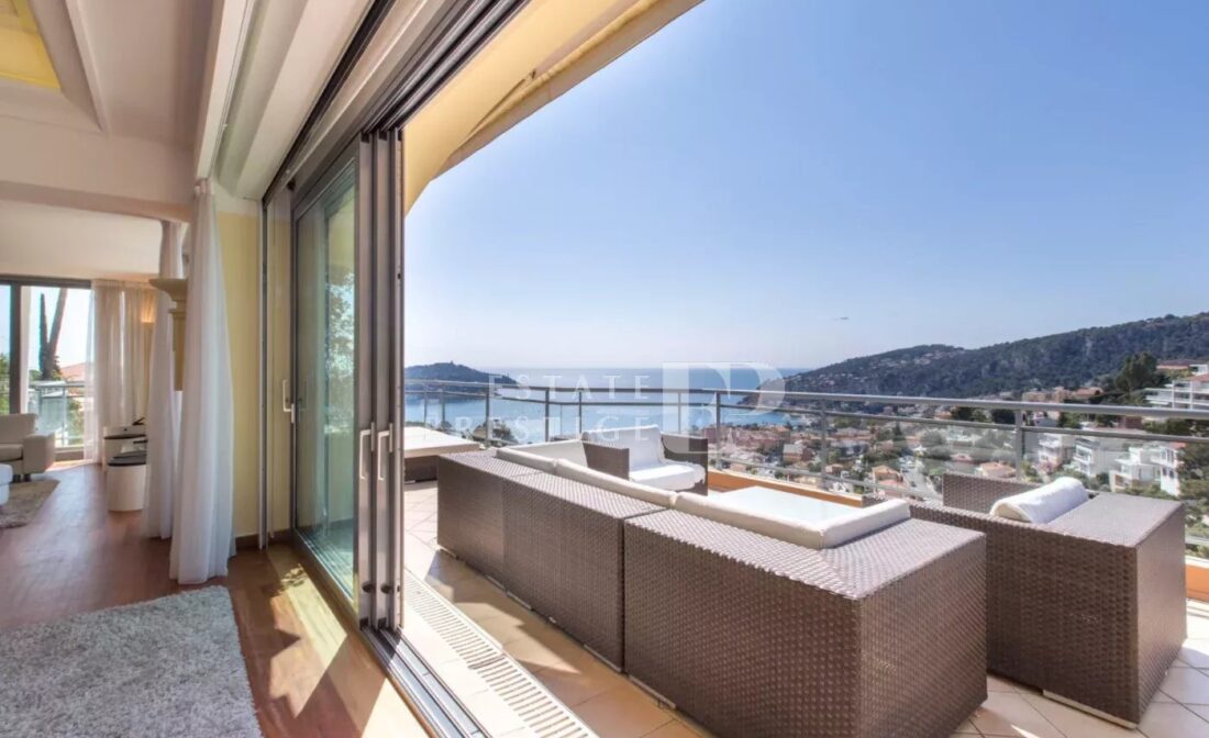 VILLEFRANCHE SUR MER –  A Spacious Apartment in small Residence