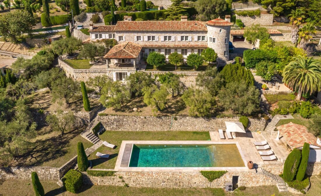 VENCE : Luxueuse bastide avec vue panoramique mer