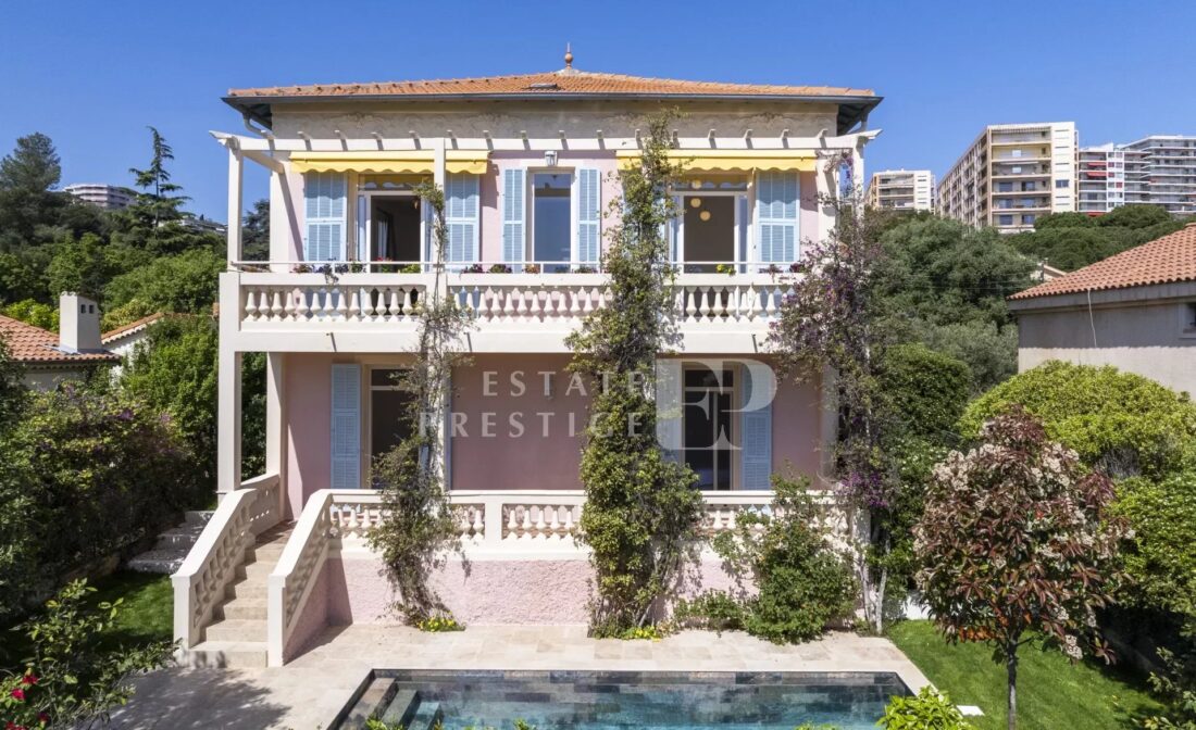 NICE – Fabron – Charming renovated niçoise villa with sea view and pool.