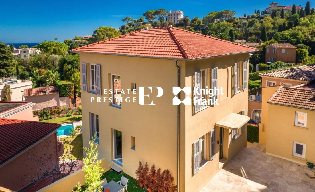 SAINT JEAN CAP FERRAT – Villa entièrement rénovée avec vue mer et piscine intérieure