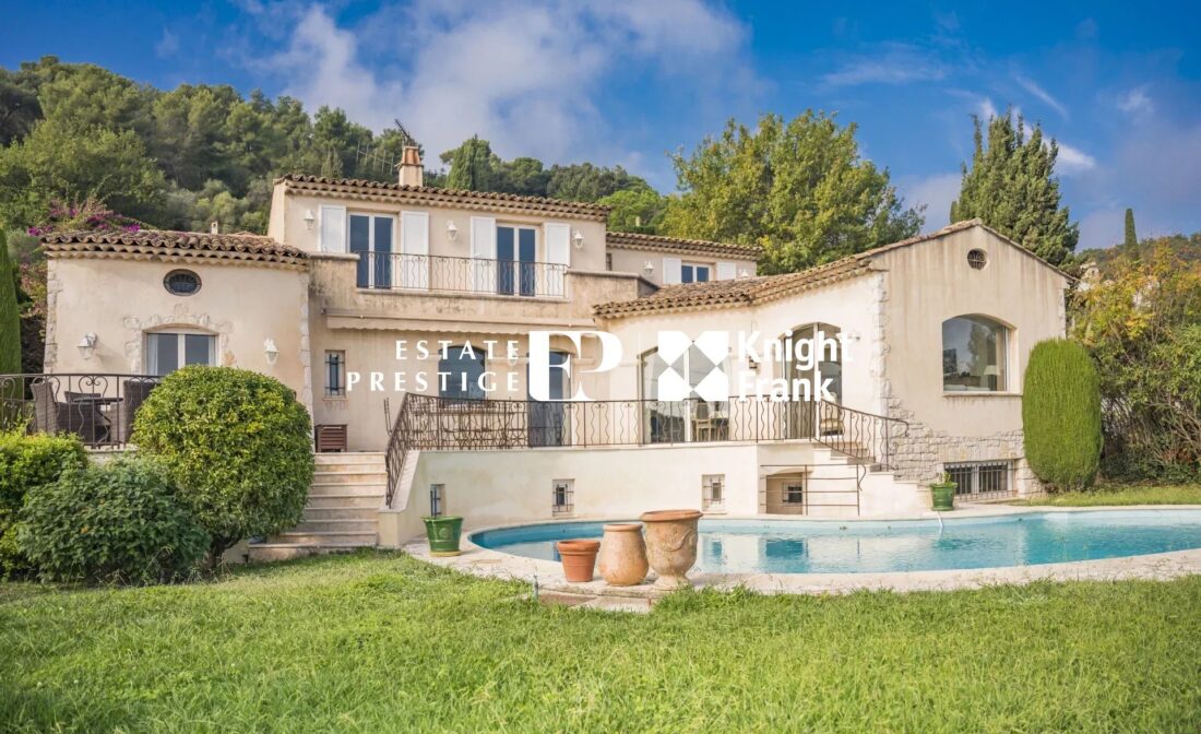 LA COLLE SUR LOUP : Une Rare villa de village 5 chambres avec piscine