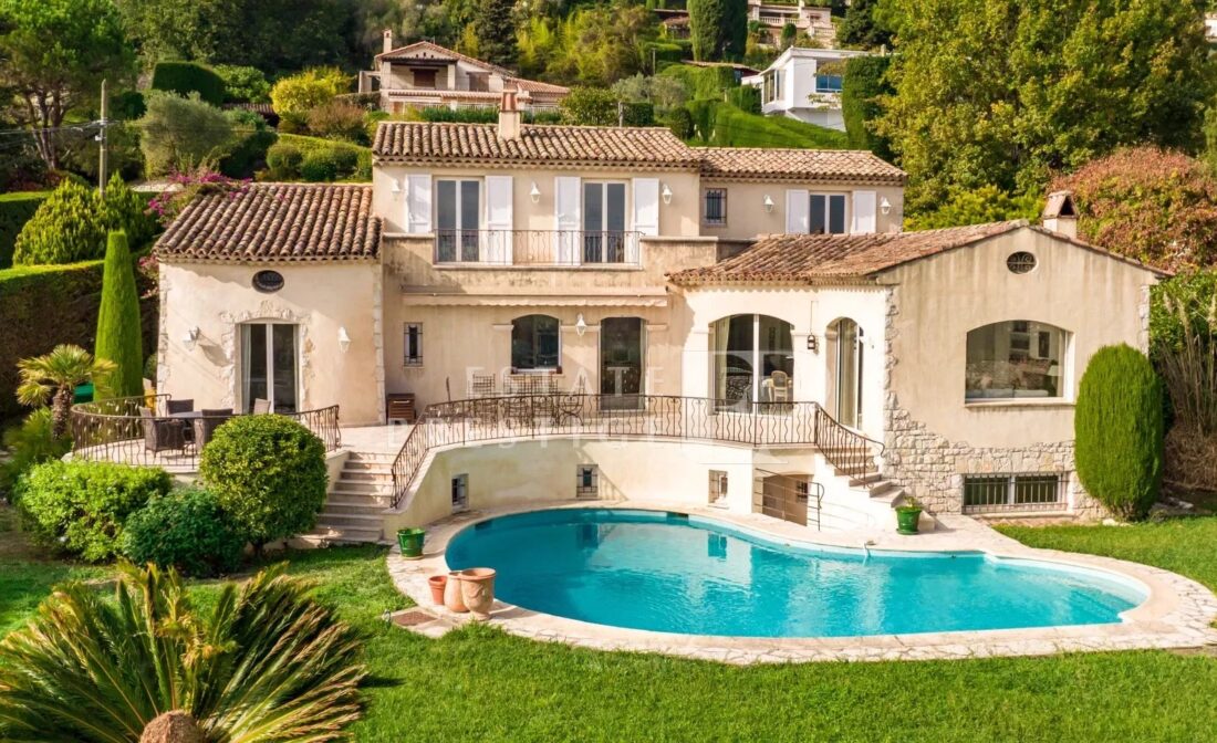 LA COLLE SUR LOUP : A Rare village house with 5 bedrooms and swimming pool, La Colle sur loup