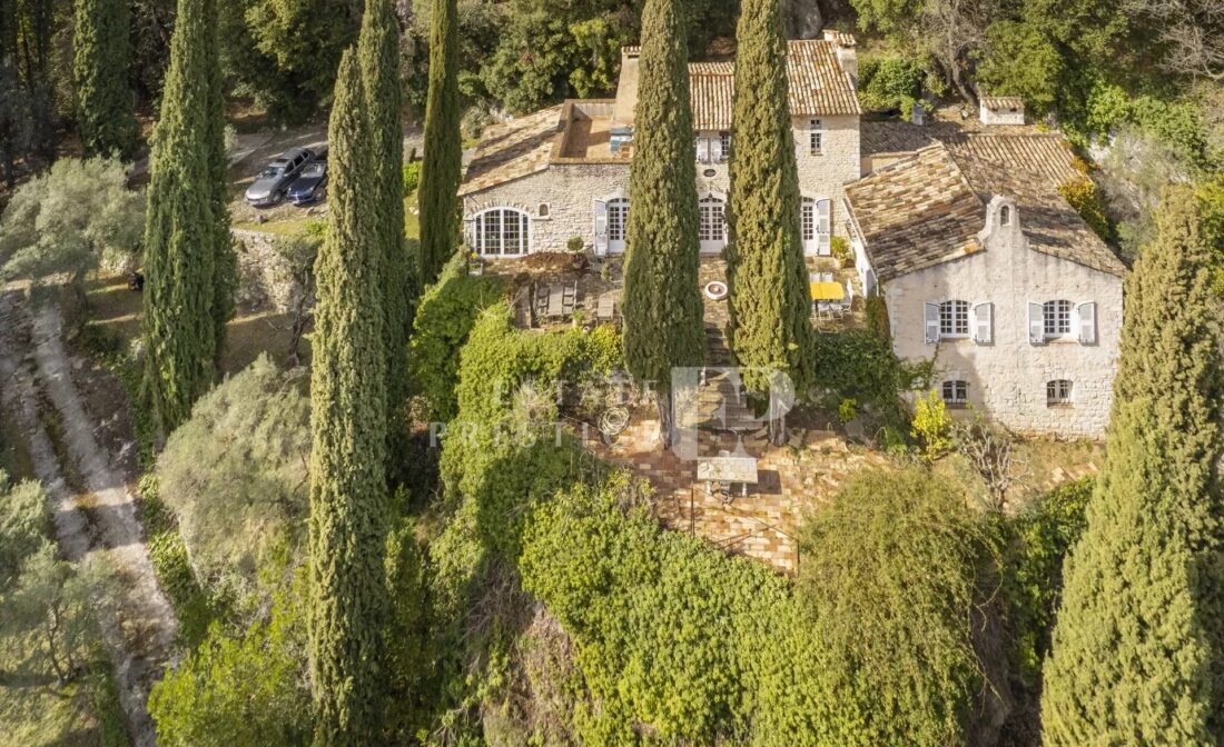 TOURRETTES-SUR-LOUP : a stunning stone property with panoramic views
