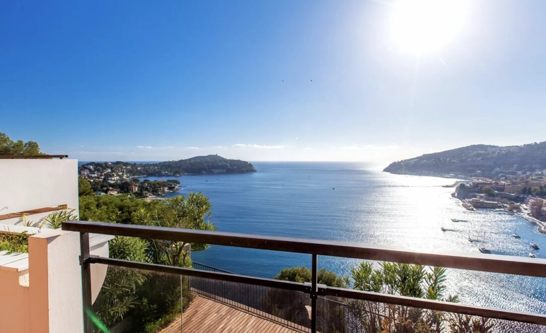 VILLEFRANCHE SUR MER – Bel appartement de 4 pièces en duplex