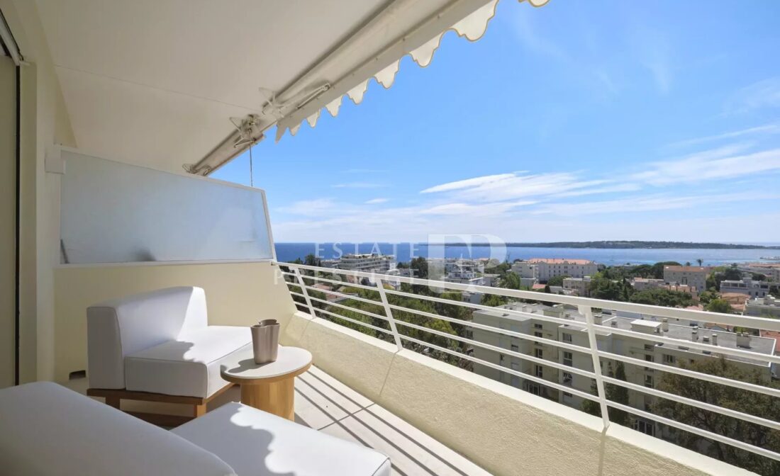 CANNES –  Bel appartement de 3 pièces avec vue mer dans une résidence sécurisée