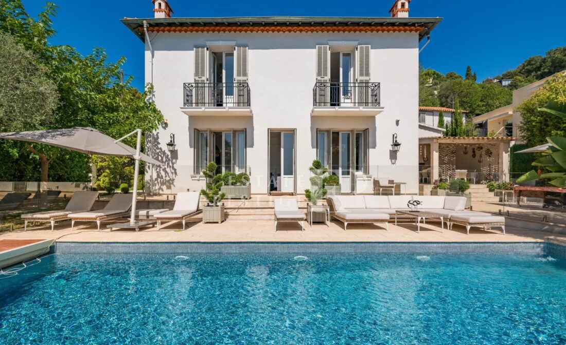 EZE – Beautiful recently renovated property with sea views