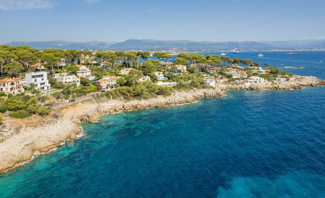 CAP D’ANTIBES :  An Exceptional seaside villa