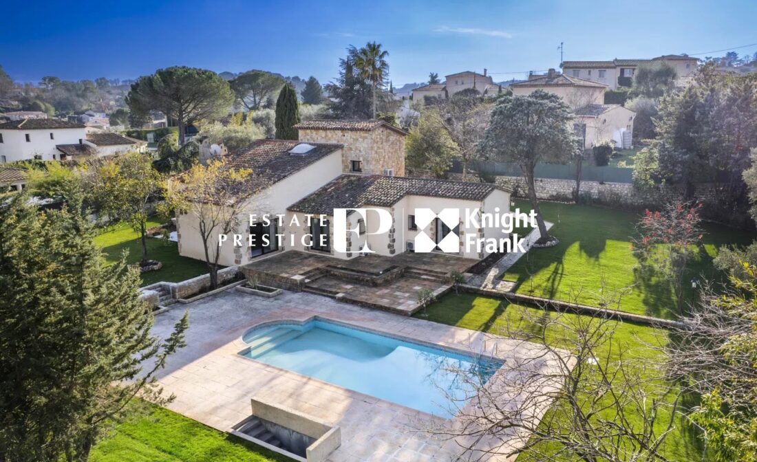 VALBONNE : Une Magnifique Maison de Caractère