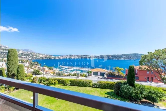 VILLEFRANCHE SUR MER – Bel appartement avec vue mer