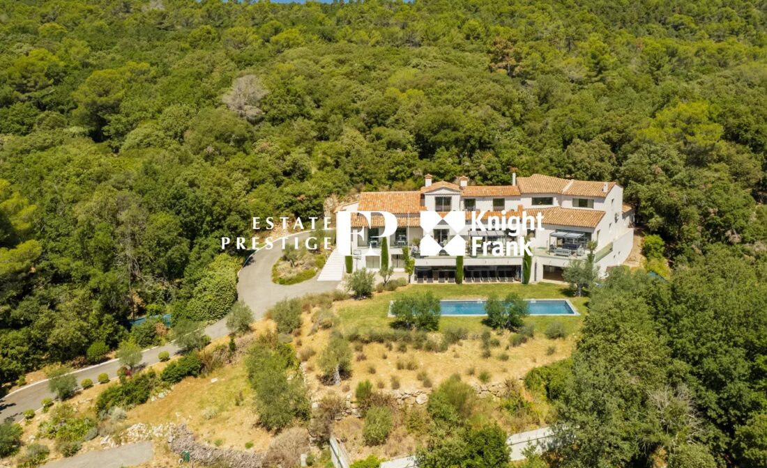 CABRIS: A vast 7 bedroom Villa with Panoramic Sea Views