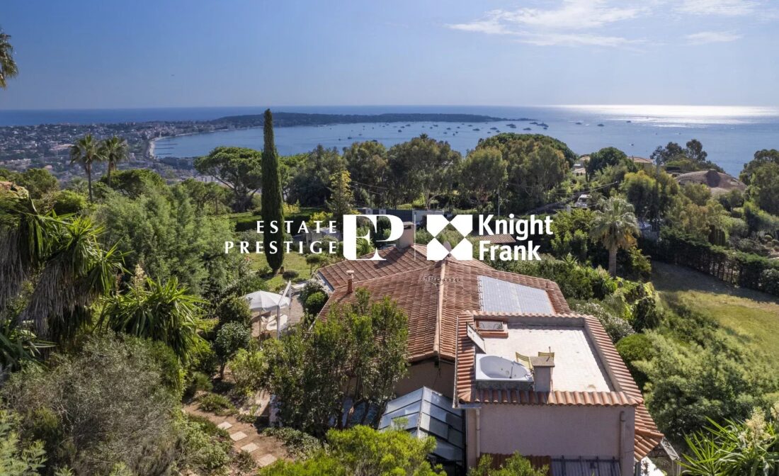 SUPER CANNES – Lumineuse villa avec vue mer panoramique à rénover