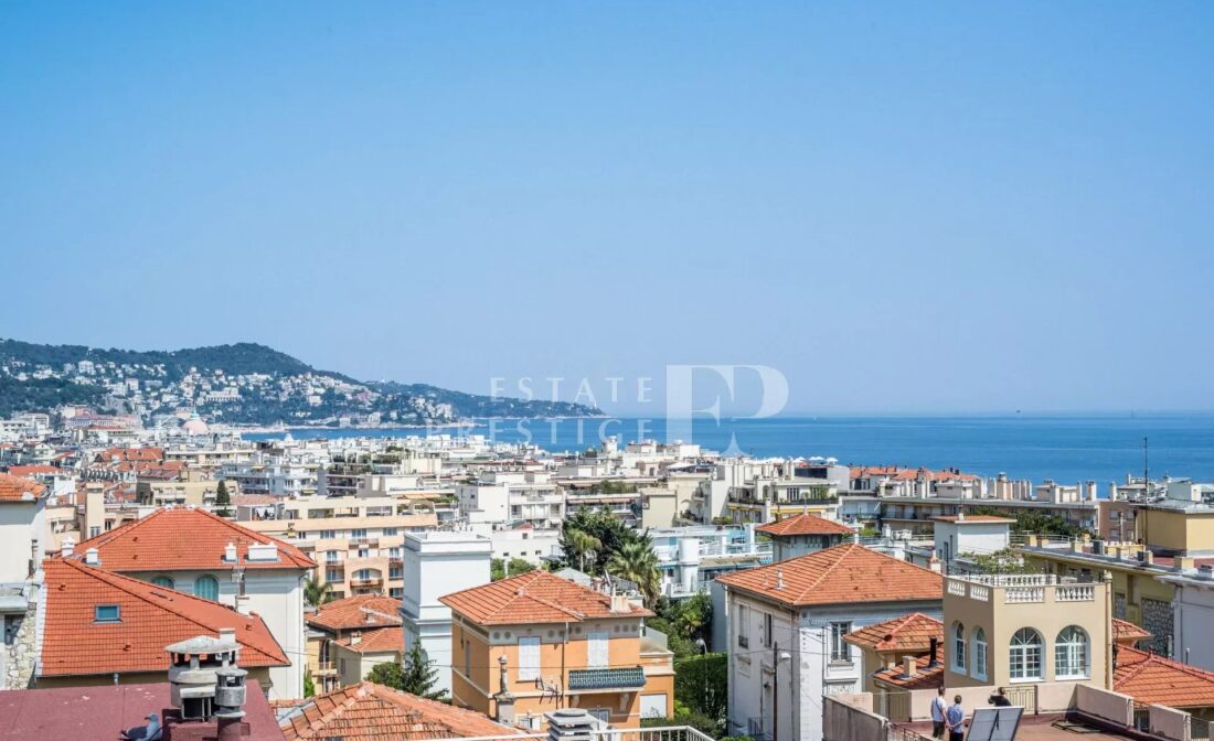 Nice – Takleilighet med panoramautsikt over byen og havet