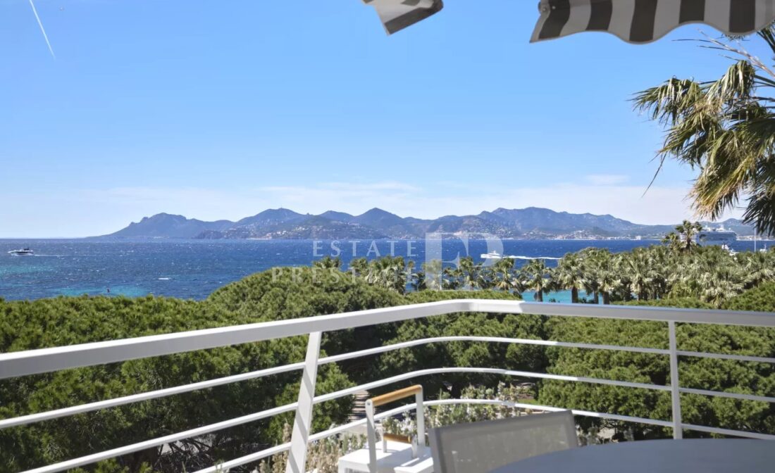 CANNES – Nydelig leilighet med panoramautsikt over sjøen i en sikker residens