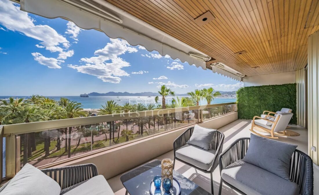 CANNES CROISETTE – Beautiful 2 bedroom appartment with panoramic sea view