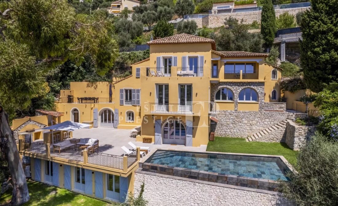 Villefranche-sur-mer – villa provençale vue mer rénovée avec maison d’amis