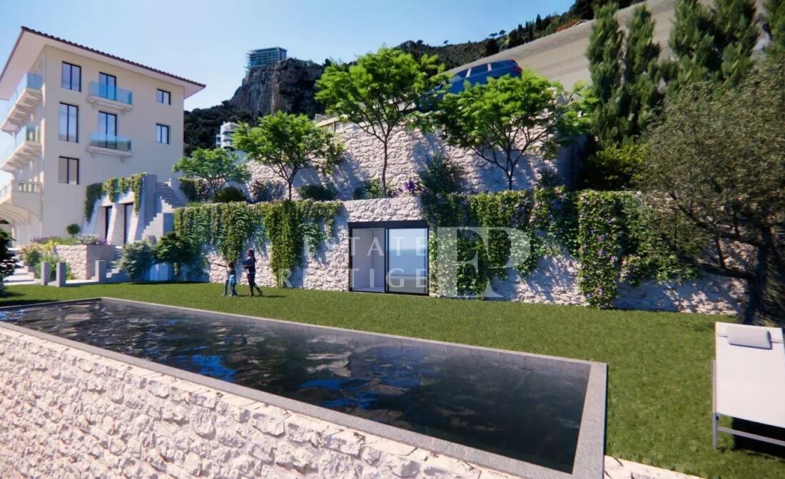 ROQUEBRUNE CAP MARTI – Private mansion with sea views  to renovate