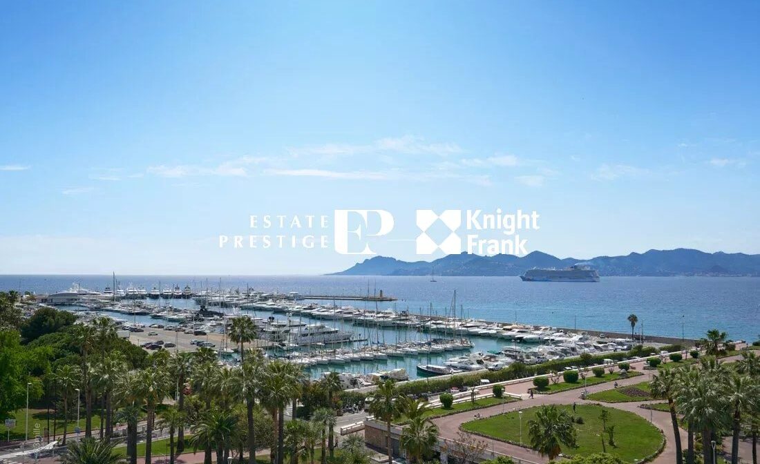 CANNES CROISETTE – Splendid flat with views of Port Canto, the sea and the hills