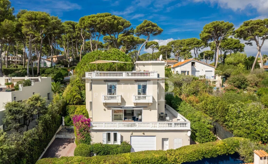 CAP D’ANTIBES – Sjarmerende Belle Epoque-villa med takterrasse