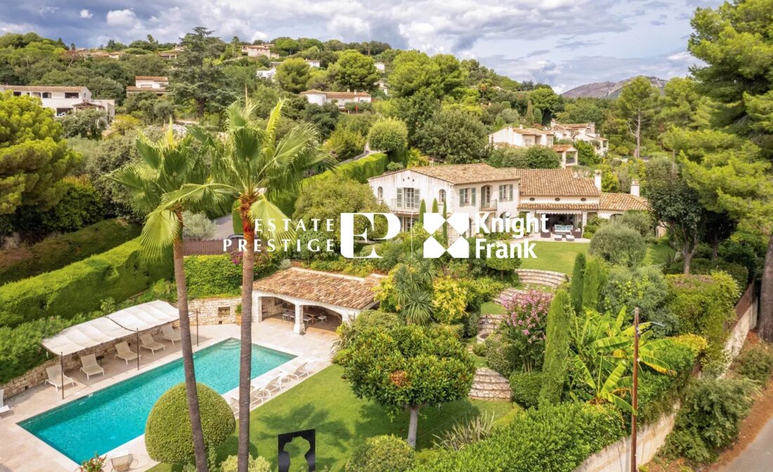 SAINT PAUL DE VENCE : Une Superbe villa avec vue mer dans un domaine privé