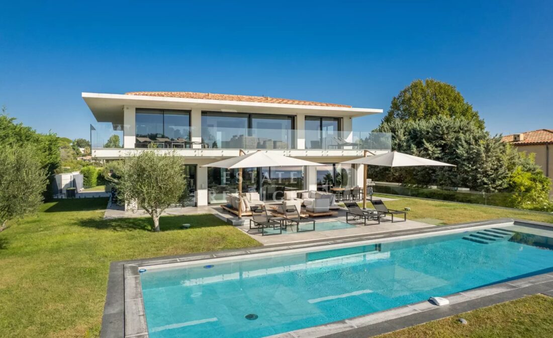 SUPER CANNES – Moderne villa med svømmebasseng og panoramautsikt over sjøen