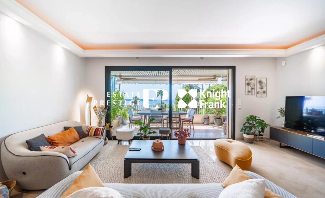 CANNES CALIFORNIE –  Splendide appartement 4 pièces récemment renové avec vue mer panoramique