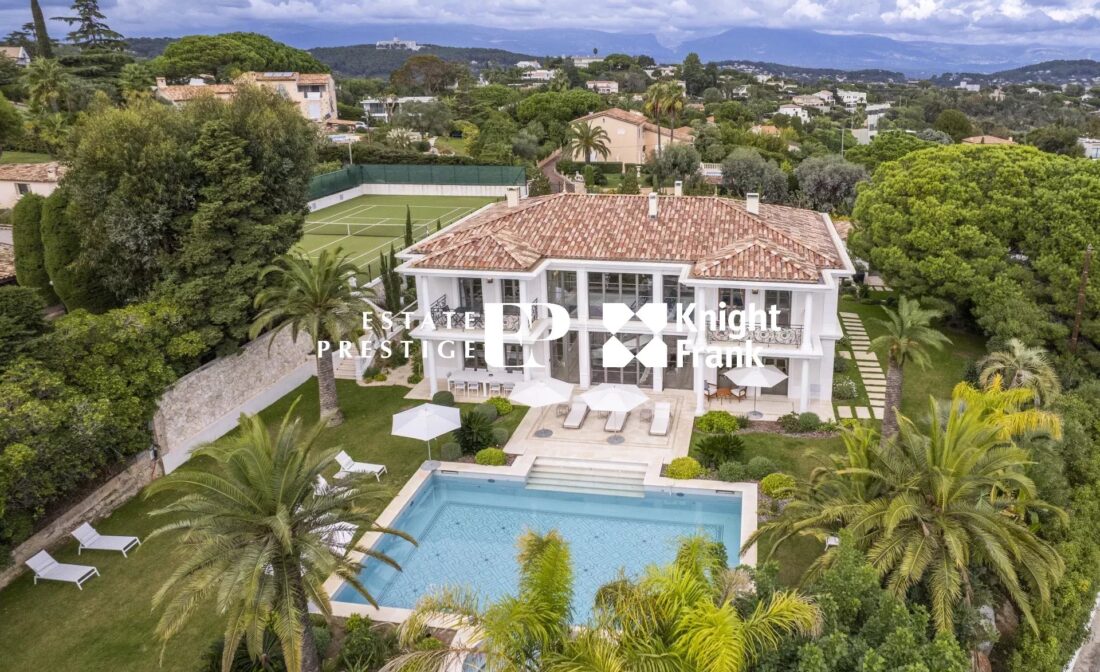 SUPER-CANNES – Superbe villa florentine neuve avec vue mer et tennis