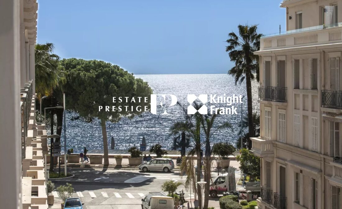 CANNES – Appartement entièrement rénové avec vue mer